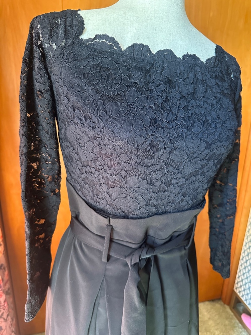 Elegant Black Lace Long-Sleeve Evening jumpsuit - Picture 4 of 15